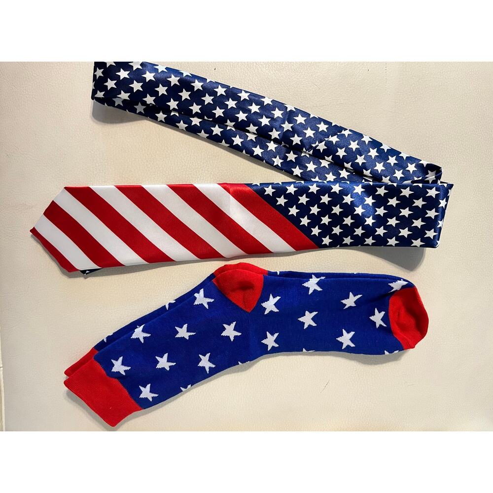 Oh my stars! Lead the patriotic way with this tie & sock set.